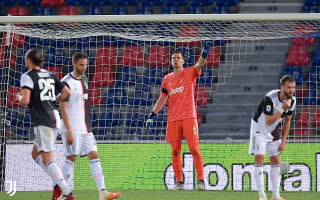 الحارس تشيزني في مباراة بولونيا يوفنتوس - GK Szczesny during Bologna Juventus match