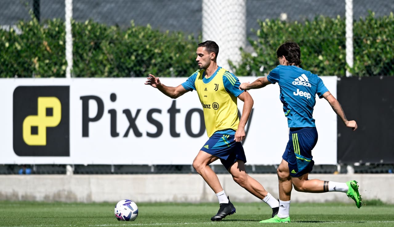 دي تشيليو في تدريبات يوفنتوس تحضيراً لـ مونزا - De Sciglio in Juventus training 16-9-2022