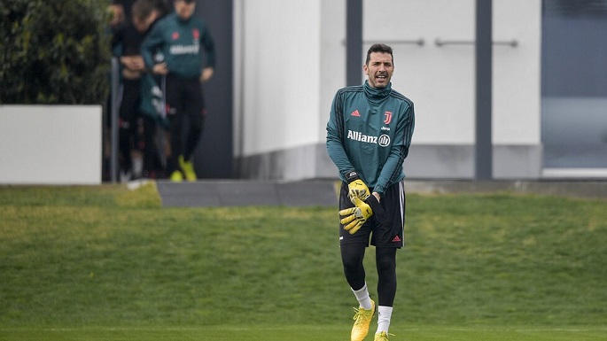 بوفون في تدريب اليوفي قبل لقاء انتر - Buffon in juventus training