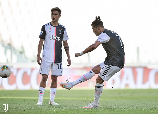 رونالدو يسجل من ركلة حرة في ديربي يوفنتوس و تورينو - Cristiano Ronaldo scores from free kick in Juventus Torino derby