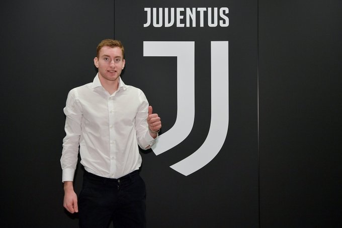 كولوسيفسكي يوقع مع اليوفي - Kulusevski signs for Juve