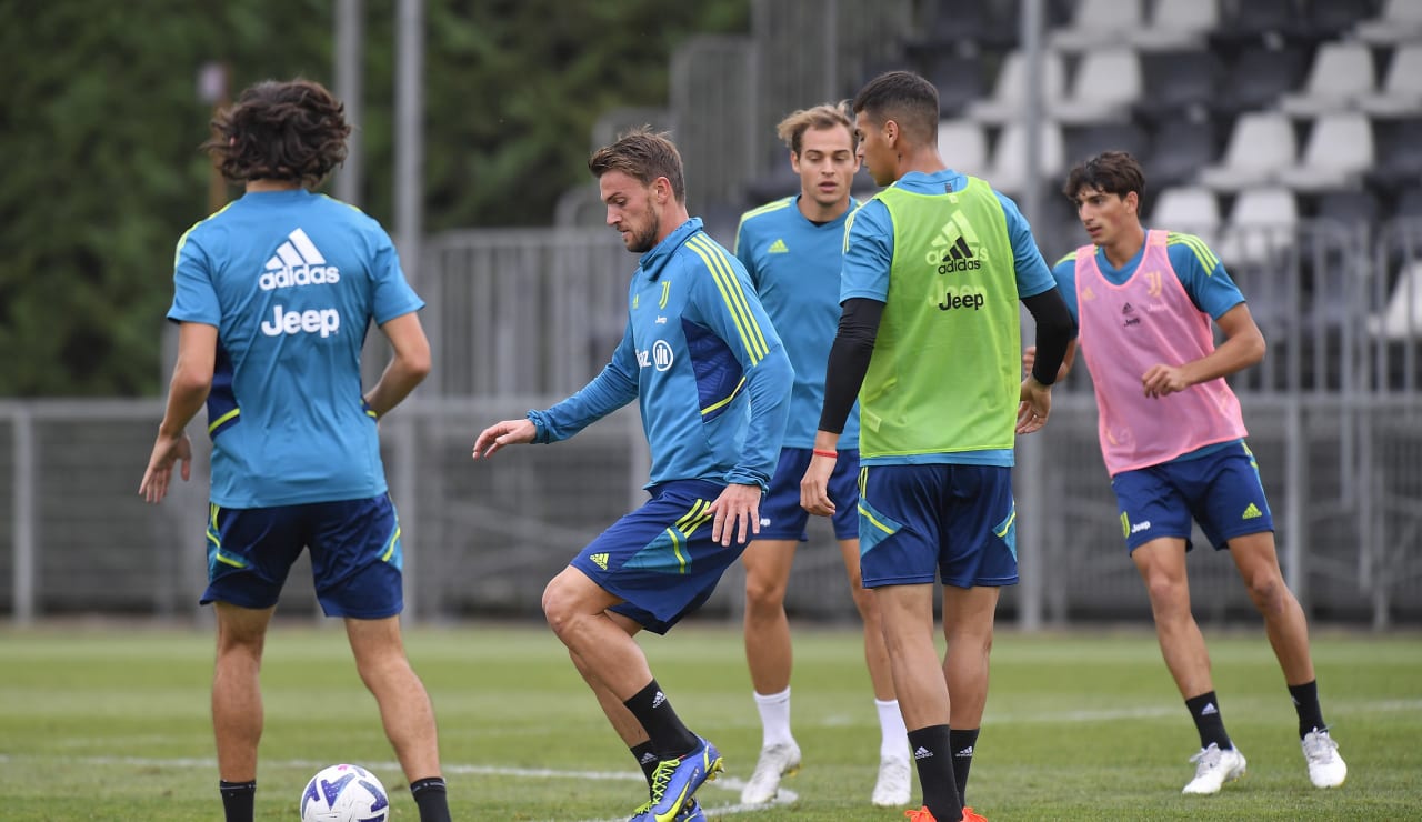 روغاني في تدريبات يوفنتوس في فينوفو - Rugani during Juventus training in Vinovo