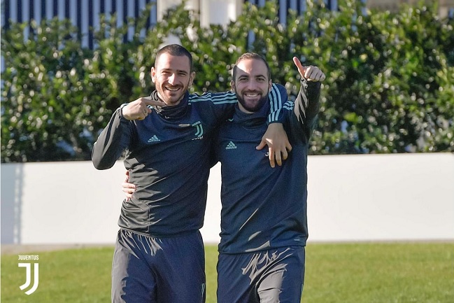 هيغوين في يوم ميلاده مع بونوتشي - Higuain in his birthday with Bonucci