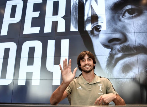 بيرين بمتجر اليوفي - Perin in Juve Store 