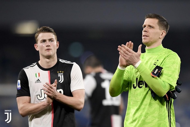 تشيزني دي ليخت يحيون الجمهور بعد نابولي اليوفي - de Ligt & Szczesny greet fans after Napoli Juve