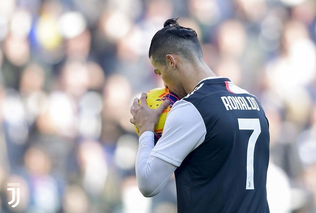 رونالدو قبل ركلة الجزاء في لقاء يوفنتوس فيورنتينا - C Ronaldo before Pk in Juventus Fiorentina match