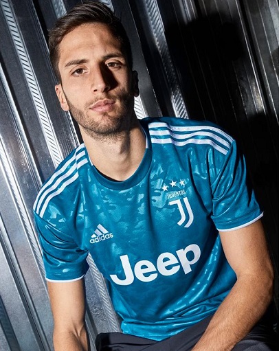 بينتانكور بقميص اليوفي الثالث - Bentancur in 3rd Juve Kit