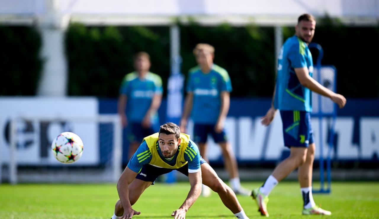 دي تشيليو في تدريبات يوفنتوس 3-10-2022 De Sciglio in Juventus training