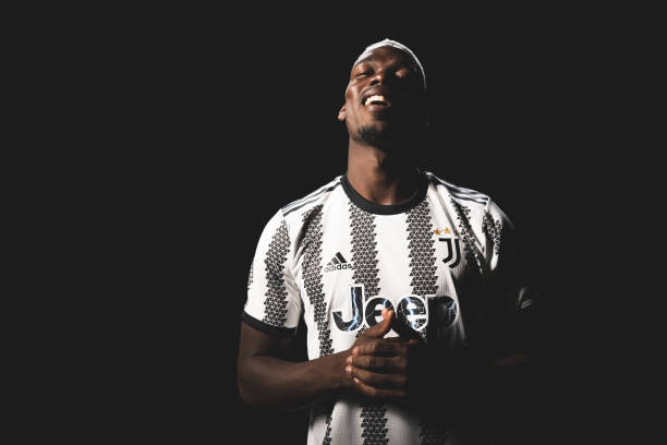 باول بوغبا في عرضه مع قميص يوفنتوس - Pogba show with Juventus shirt #Official 