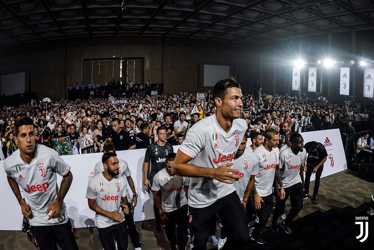 كريستيانو رونالدو - Cristiano Ronaldo in Juve Away kit