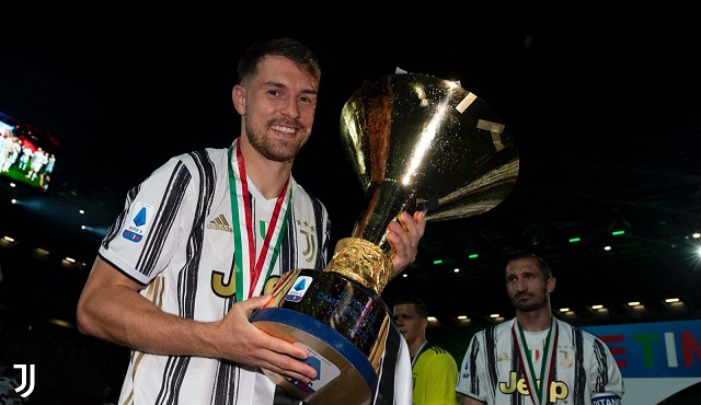 رامزي خلال احتفالات يوفنتوس بلقب الدوري الايطالي - Ramsey during Juventus celebration for Scudetto 2020