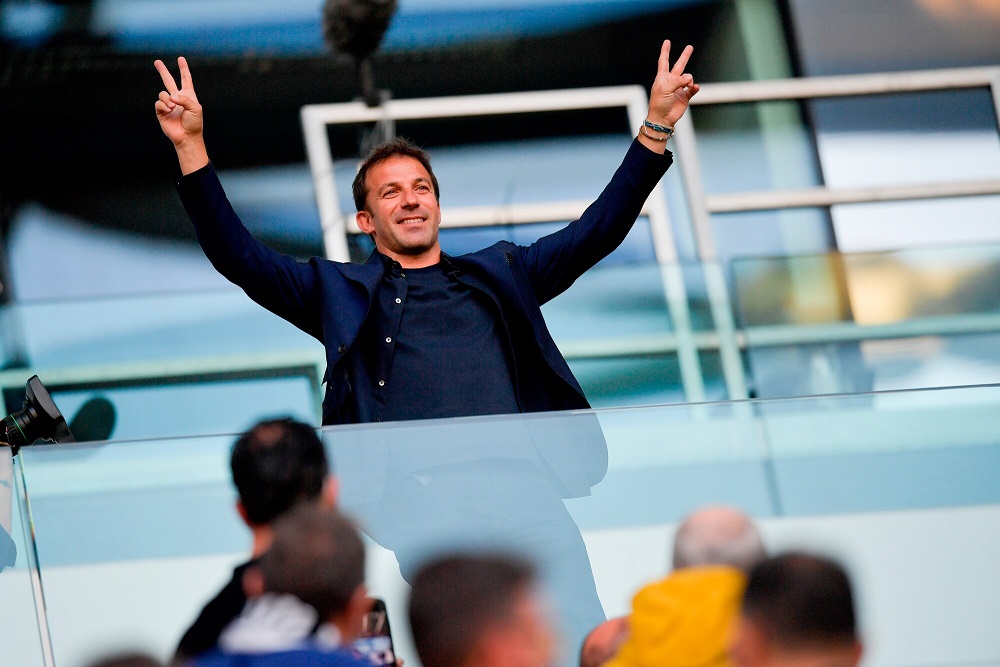ديل بييرو يحيي جماهير يوفنتوس مع ابتسامته في الأليانز ستاديوم - Del Piero salutes Juventus Fans in Allianz Stadium