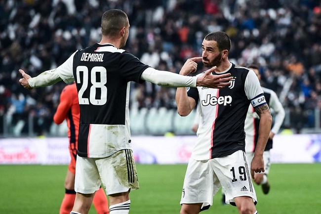 بونوتشي يحتفل بهدفه مع ديميرال - Bonucci celebrates with Demiral