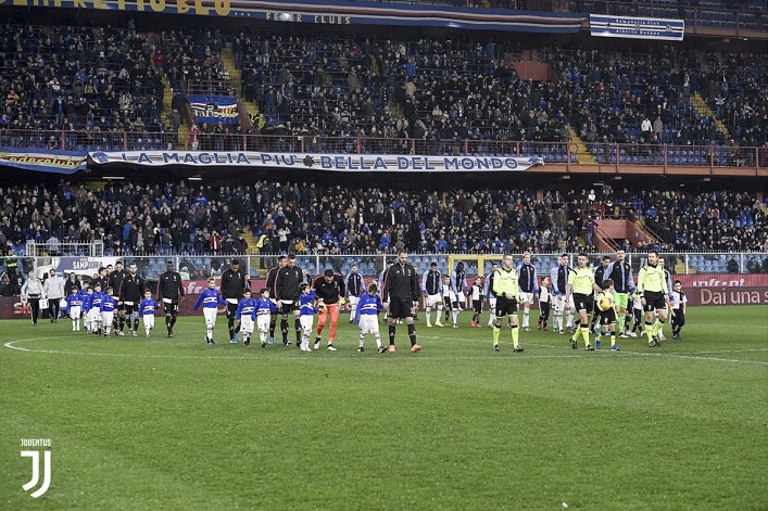 لاعبي اليوفي و سامبدوريا يدخلان الملعب - Juventus & Sampdoria