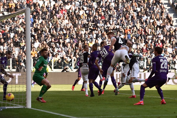 دي ليخت يسجل برأسه لليوفي ضد فيورنتينا - de ligt scores goal in Juve Fiorentina