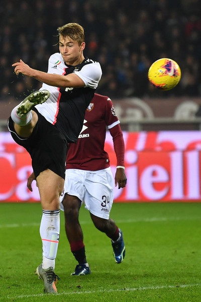 دي ليخت يسجل بالديربي - De Ligt scores goal in Torino Derby