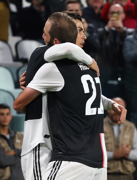 رونالدو يحتفل مع هيغوين - Cristiano Ronaldo celebrates with Higuain 