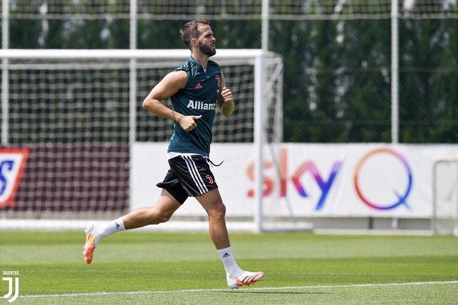 بيانيتش خلال تدريب اليوفي في مايو 2020 - Pjanic during Juventus training