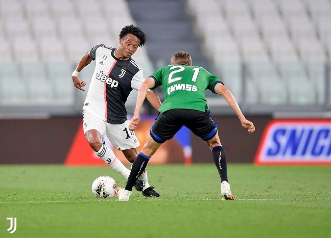 كوادرادو ضد كاستاني خلال مباراة يوفنتوس ضد اتالانتا - Cuadrado Vs Castagne during Juventus Atalanta match