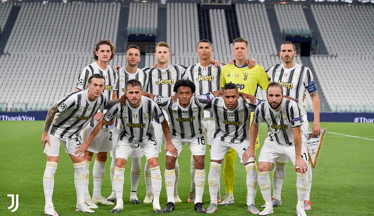 تشكيلة اليوفي في صورة جماعية قبل لقاء ليون - Juventus Xi before Lyon match in UCL